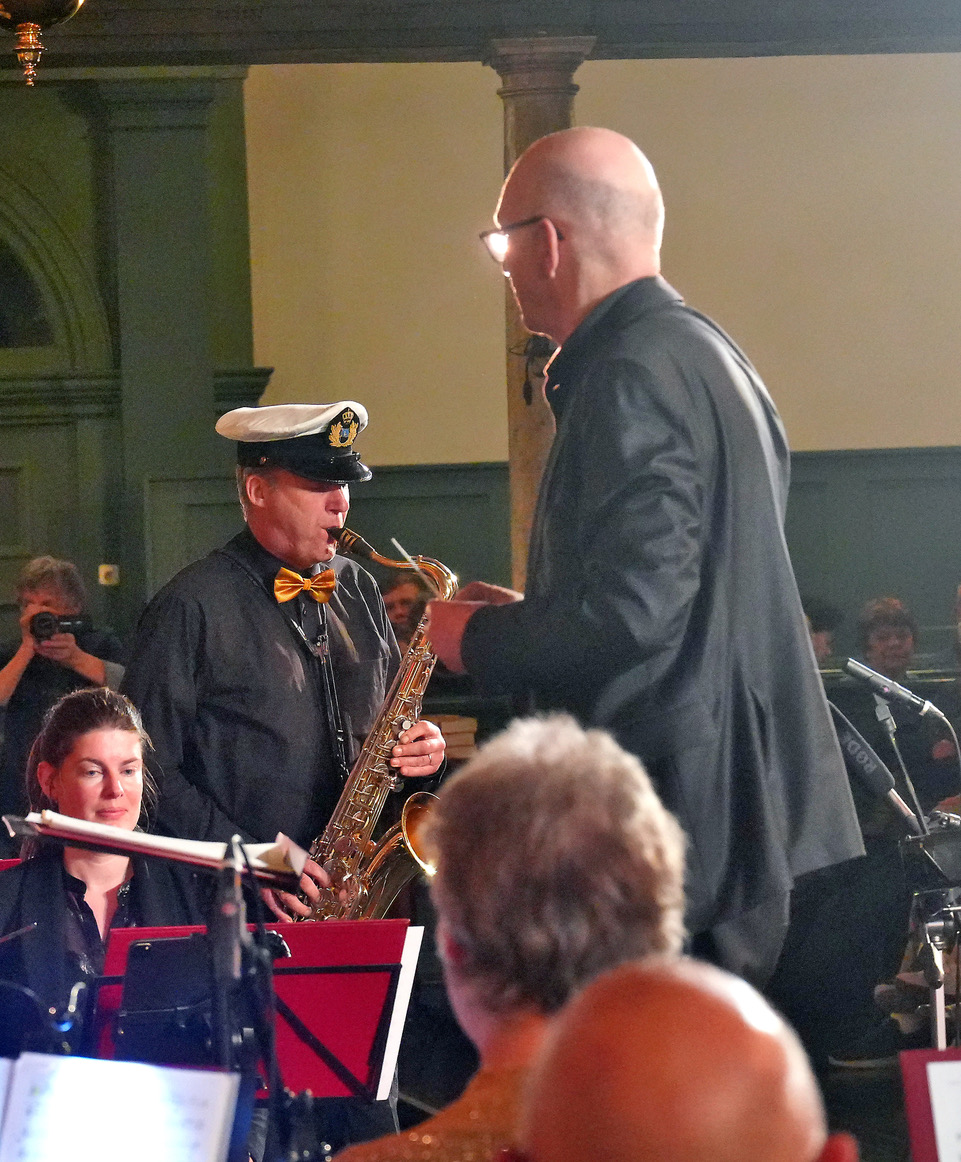 Bauke vd Pol imiteert het signaal van de veerboot. Foto Henry Drost